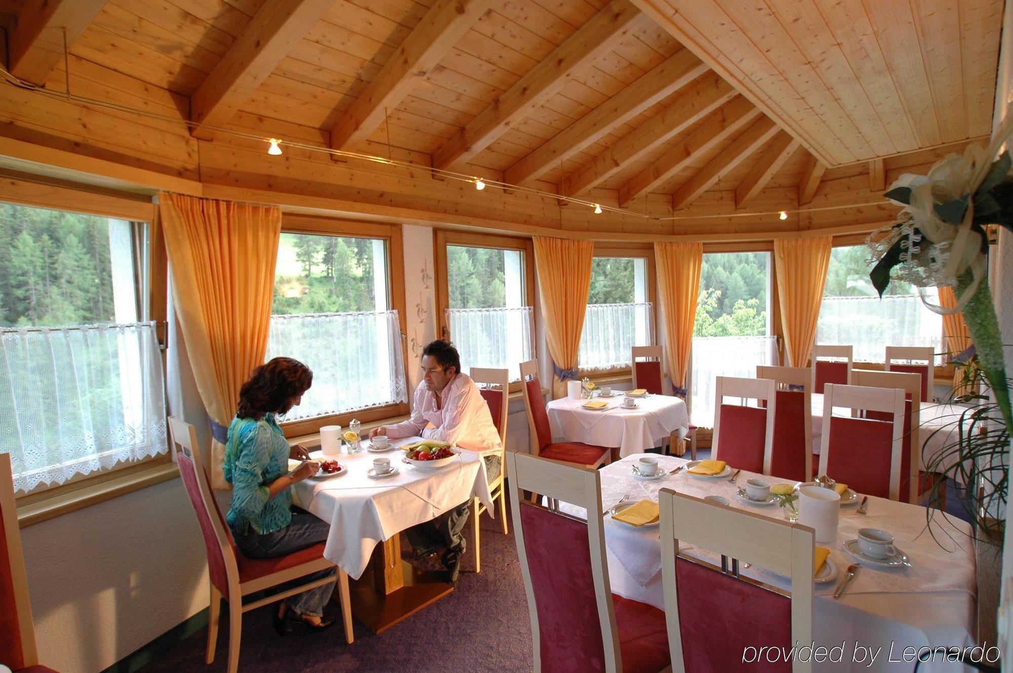 Ferienresidenz Soliva Compatsch Ristorante foto